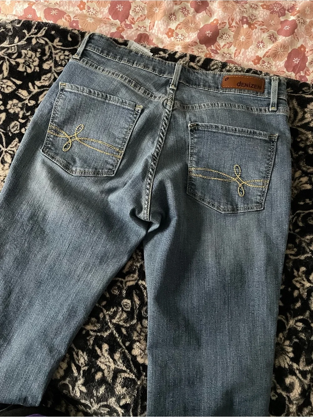Capri Jeans - Picture 6 of 10